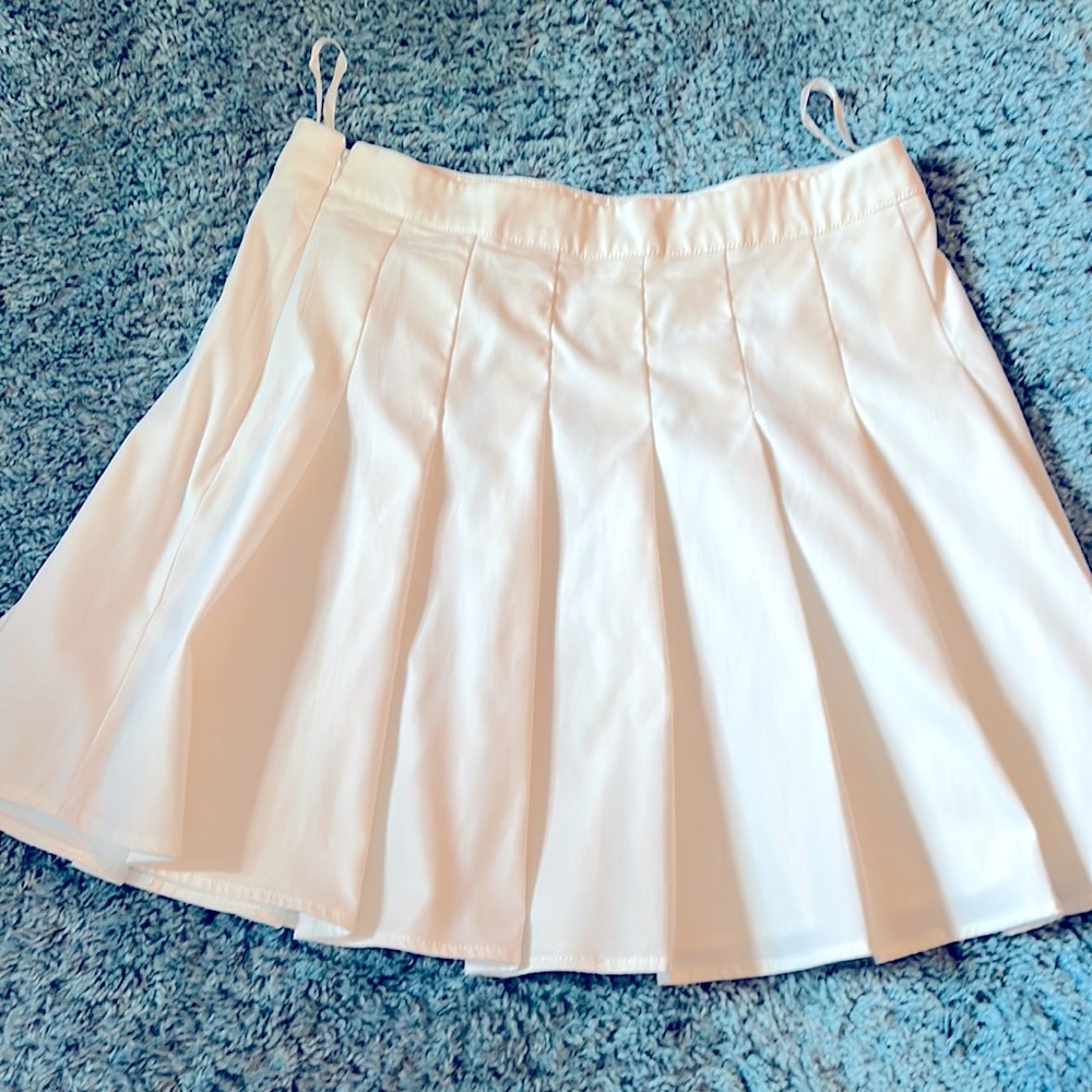 SHEIN white pleated skirt